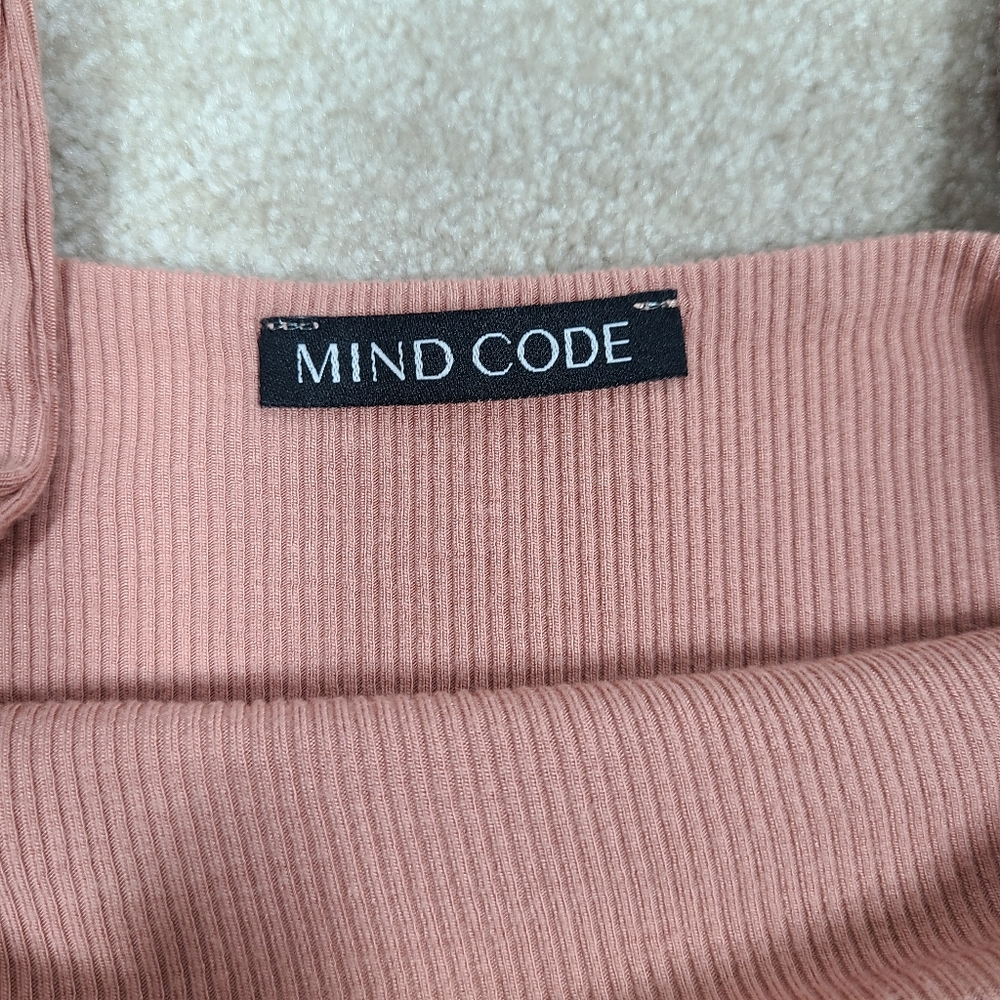 Mind Code Cropped Tank Top - Picture 2 of 3